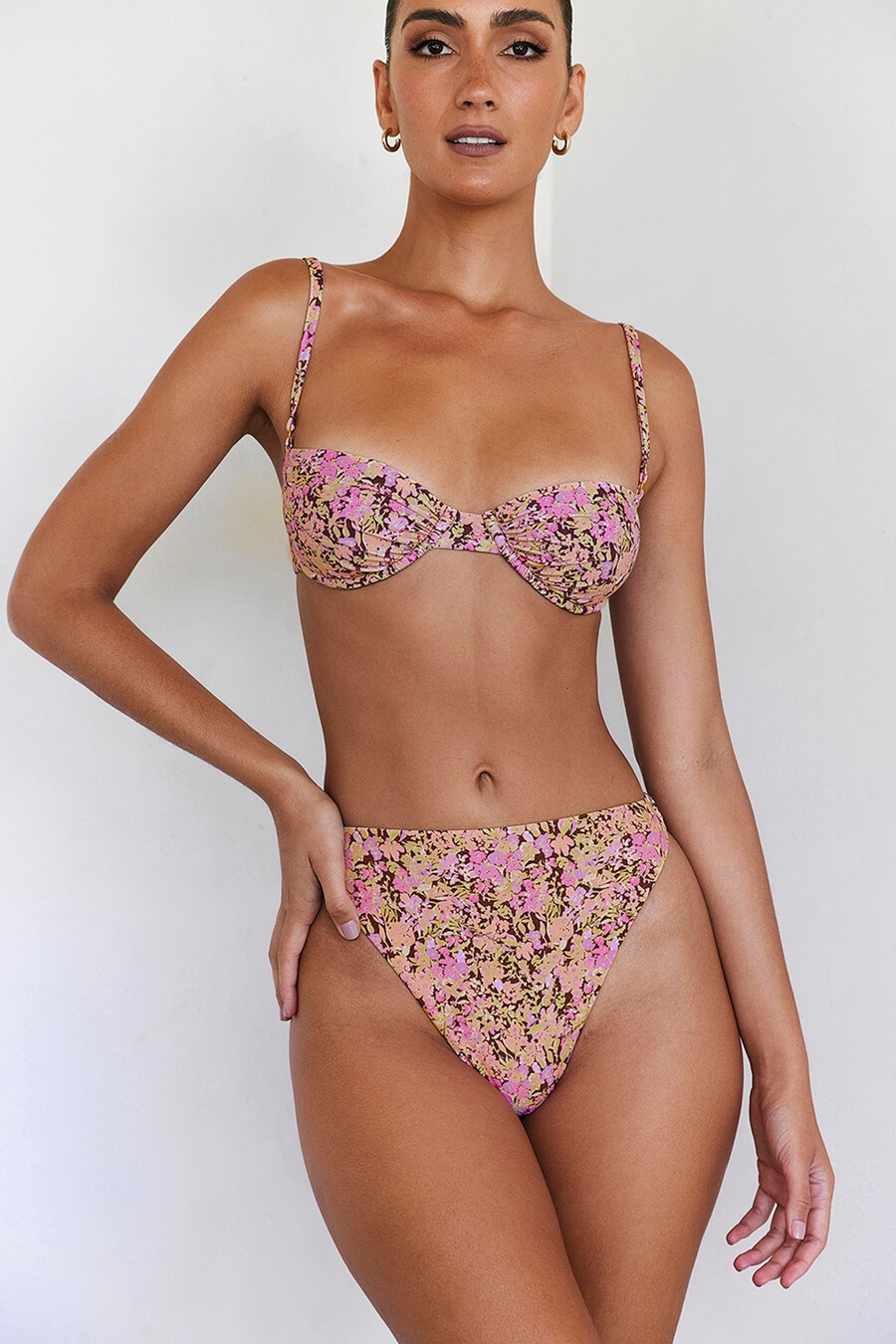 olivgrön blommig bikinitrosa med hög midja