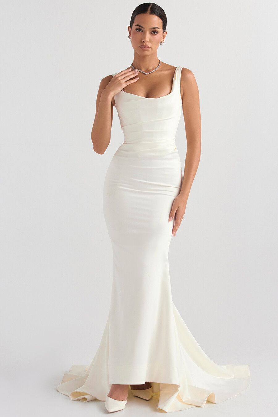 off-white satin sjöjungfru brudklänning