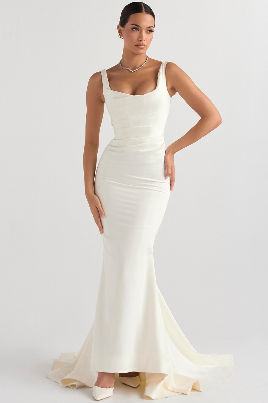 off-white satin sjöjungfru brudklänning