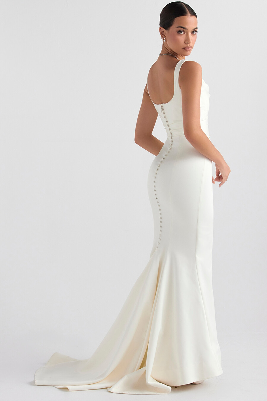 off-white satin sjöjungfru brudklänning