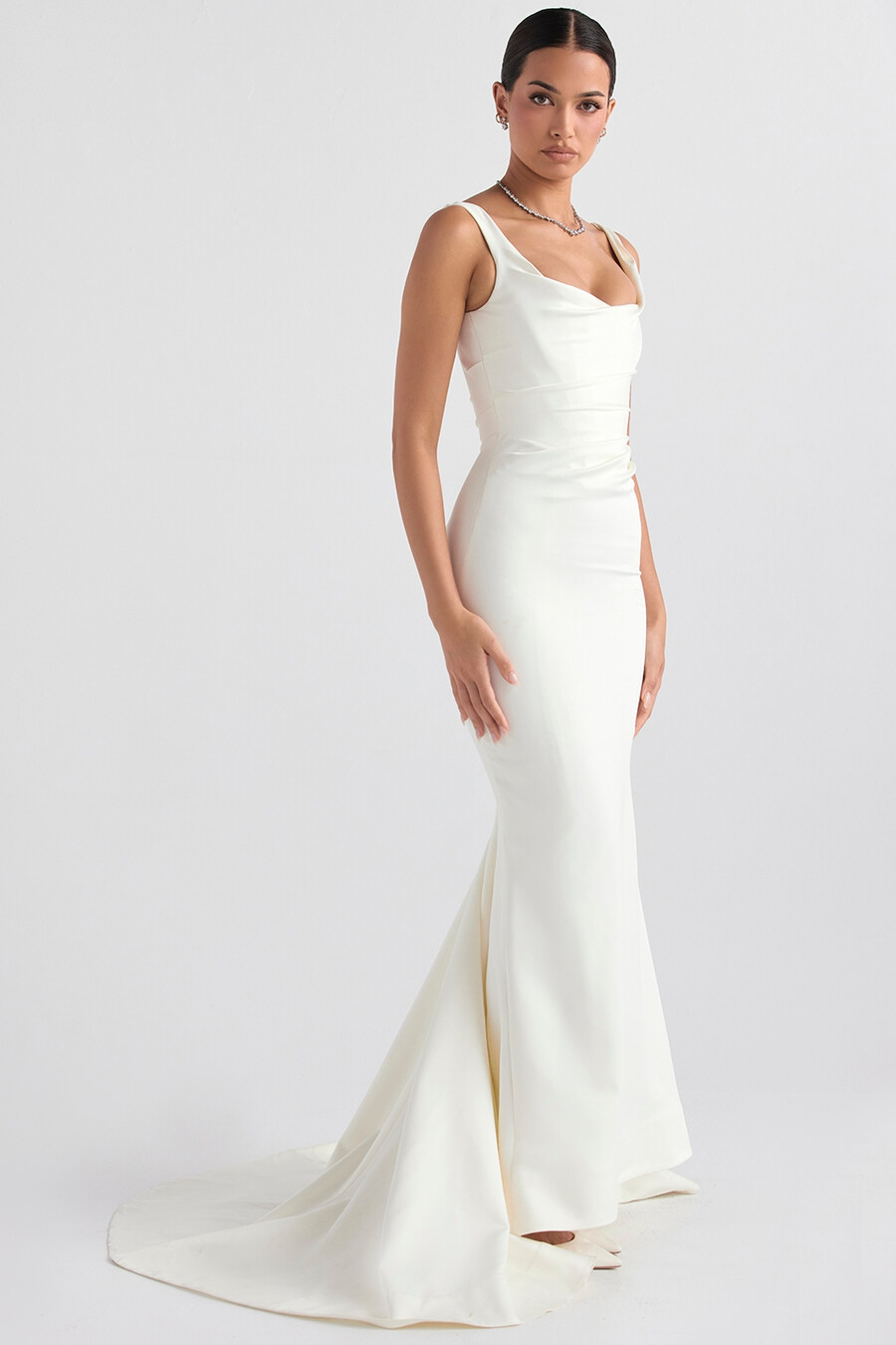 off-white satin sjöjungfru brudklänning