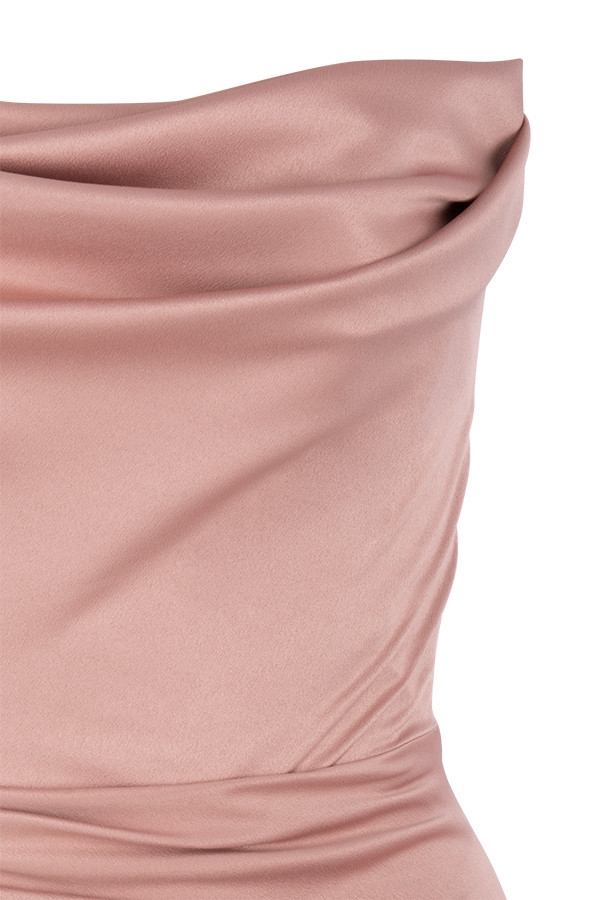 blush satin axelbandslös klänning