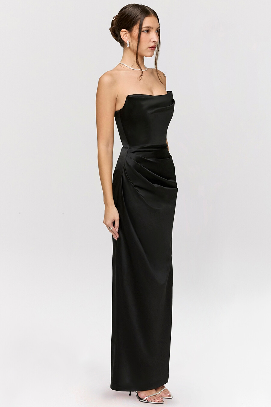 svart satin axelbandslös korsett maxi