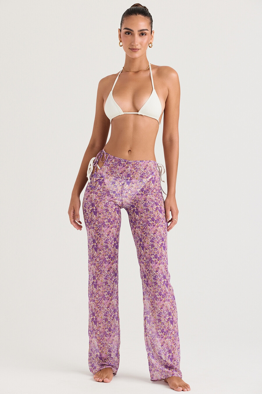 violetta blommiga utskurna byxor