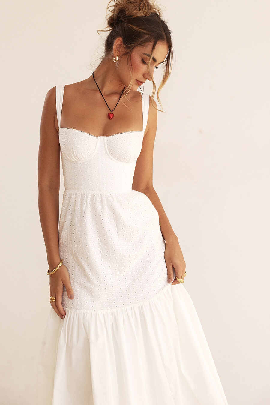 vit broderie anglaise midi solklänning