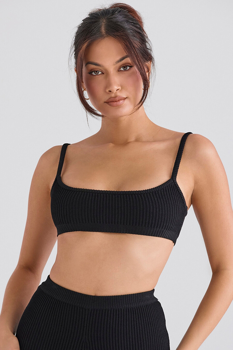 svart ribbad stickad bralette