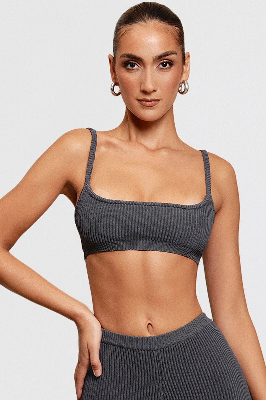 mörkgrå ribbad stickad bralette