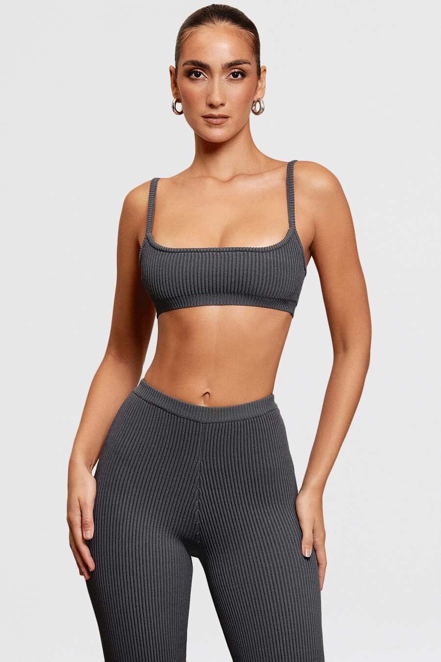 mörkgrå ribbad stickad bralette