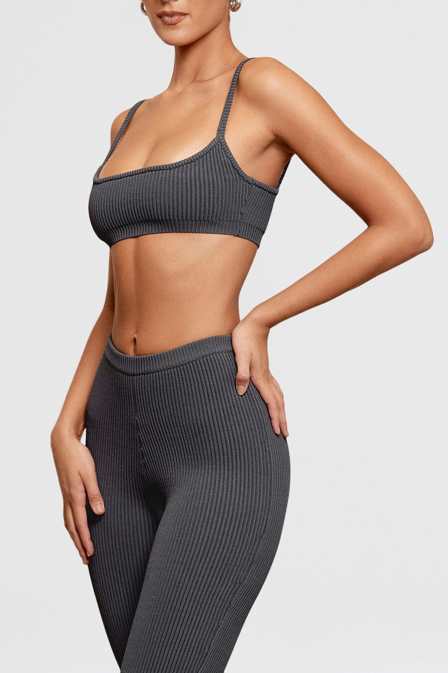 mörkgrå ribbad stickad bralette