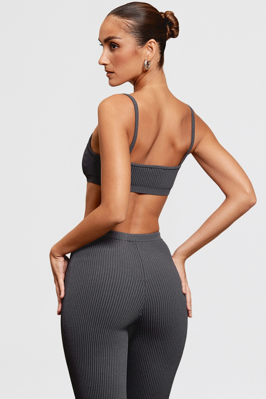 mörkgrå ribbad stickad bralette