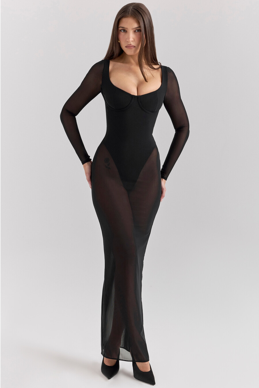 svart maxiklänning i mesh med bodysuit