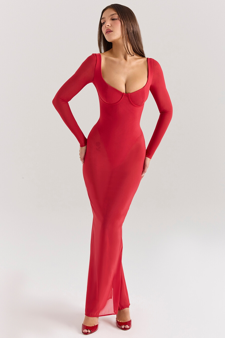 röd maxiklänning i mesh med bodysuit