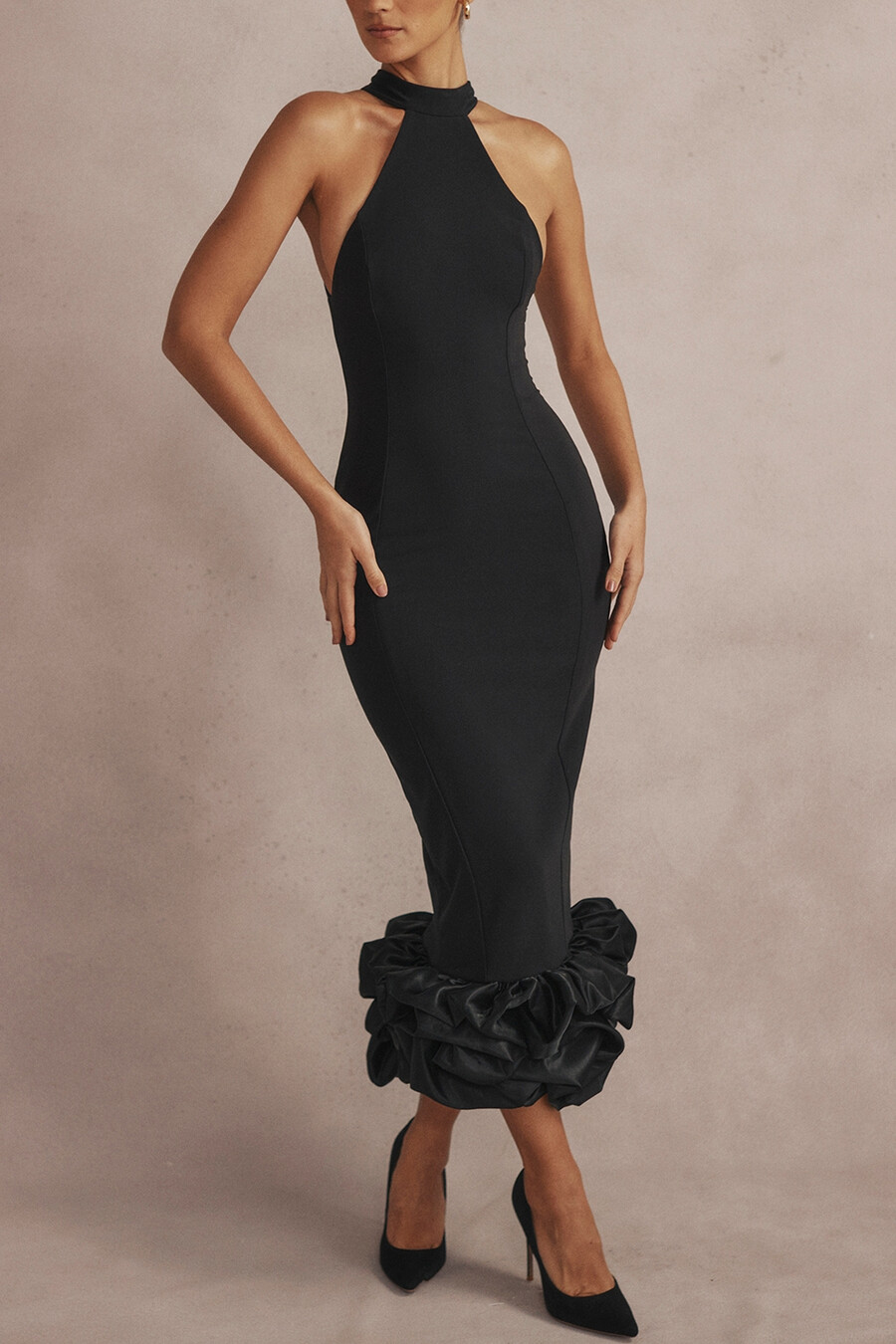 svart peplum midiklänning