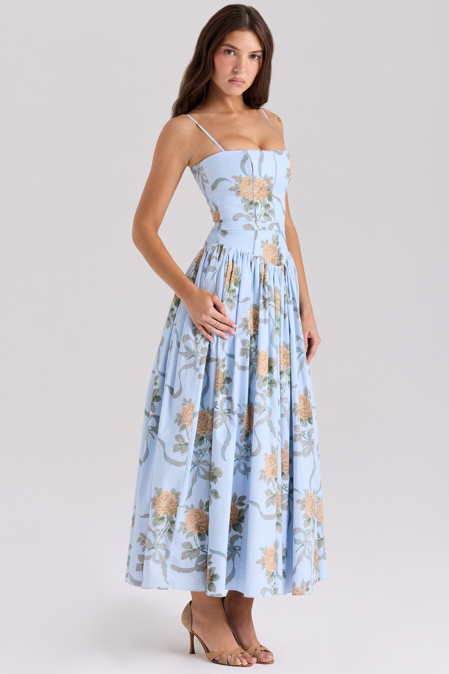 blå sommarklänning i bomull med vintagerosmönster