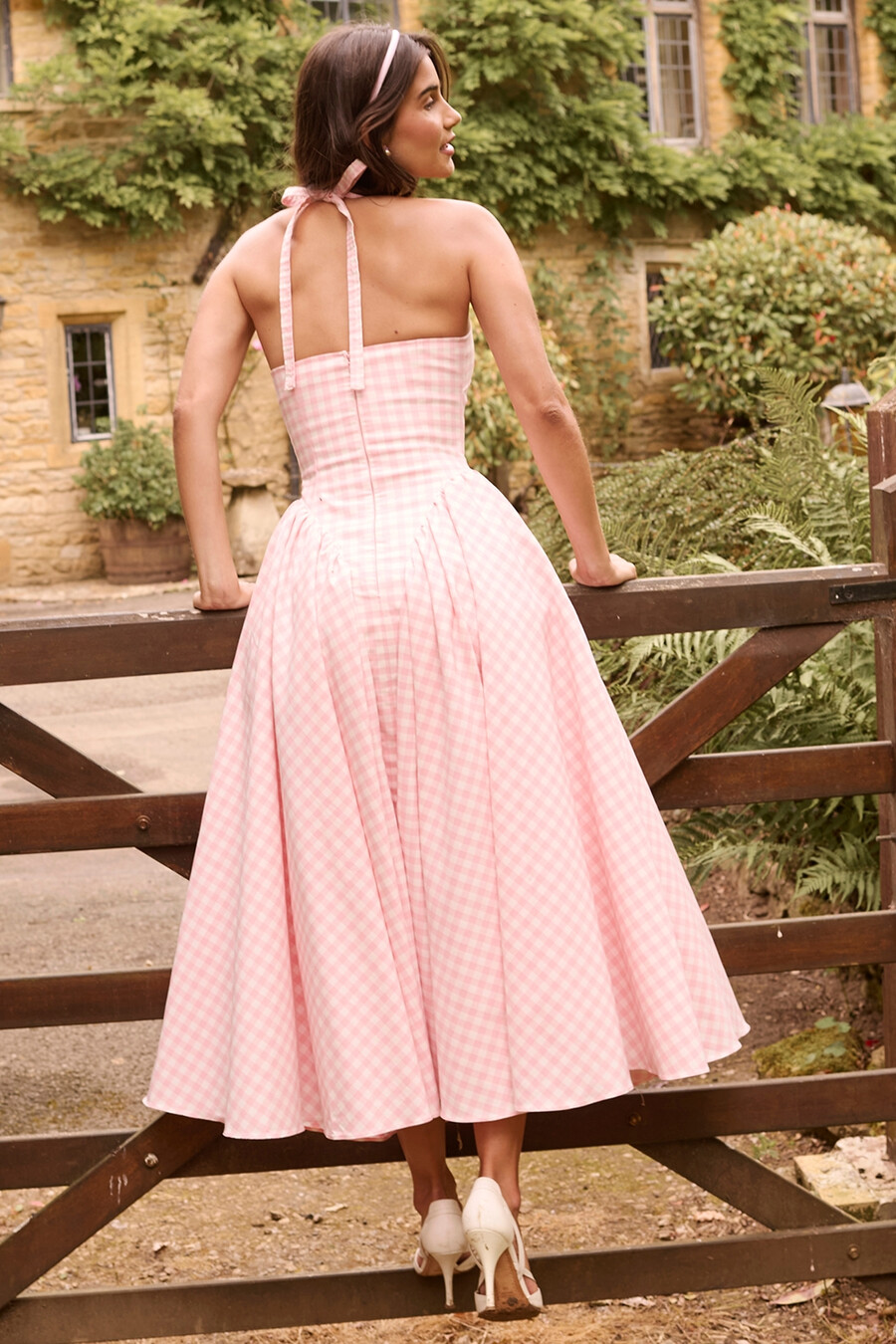 jordgubbs-shortcake gingham halter midi-sommarklänning