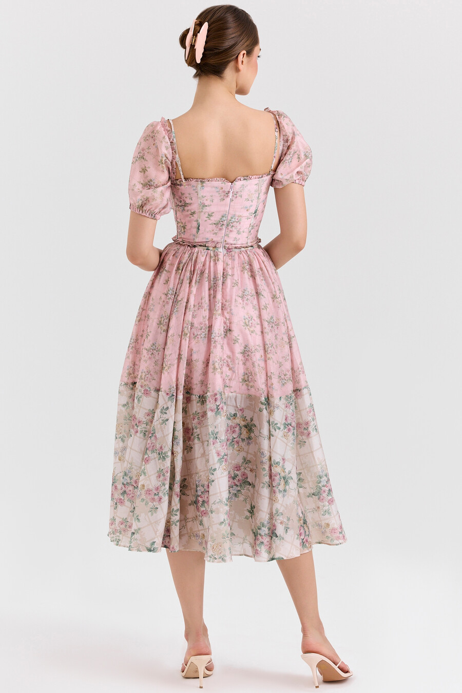 rosa blommig chiffongklänning i midimodell