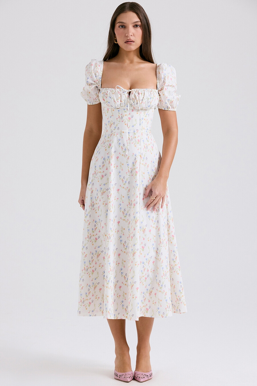 vit posy print bomullsklänning med puffärmar och midi-motiv