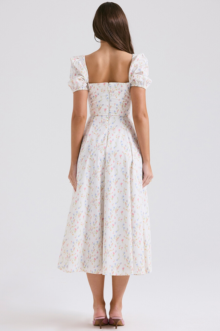 vit posy print bomullsklänning med puffärmar och midi-motiv