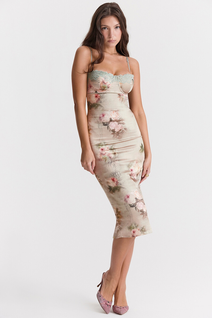 midiklänning med vintagemönster och blommönster