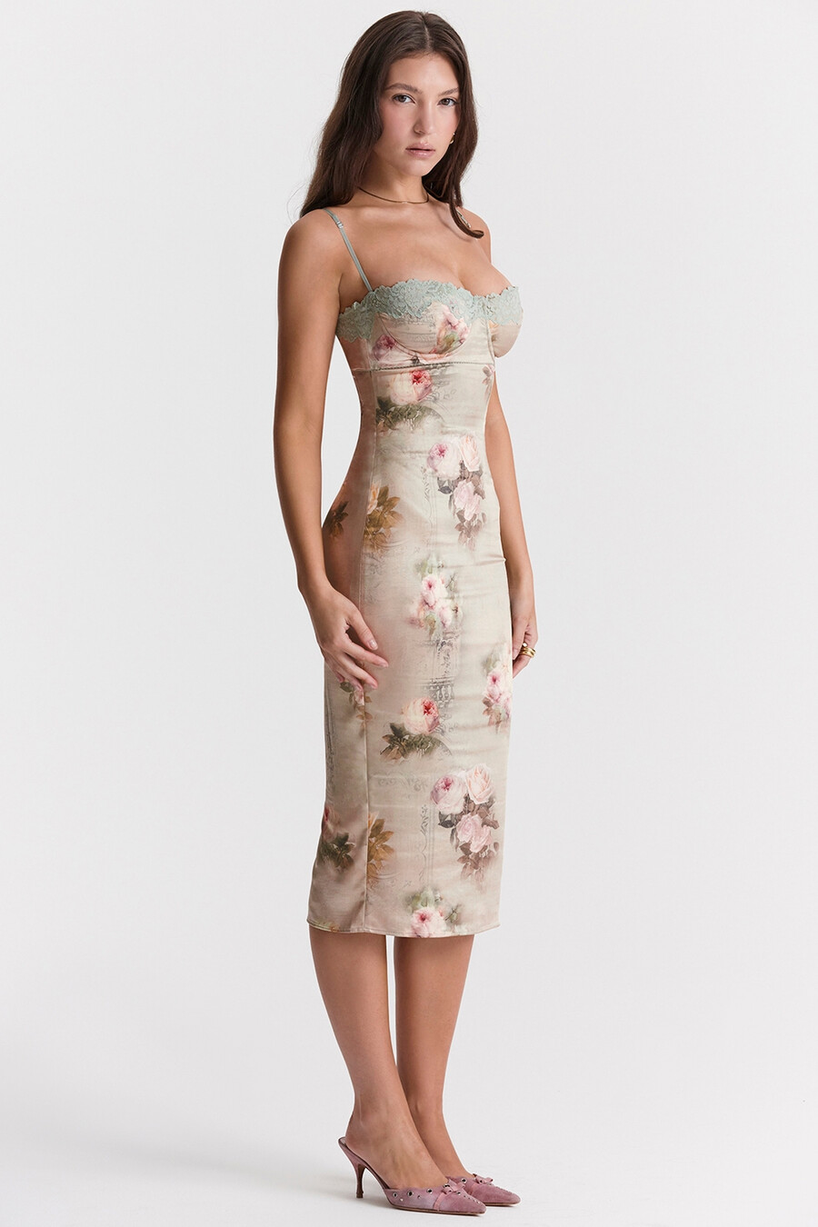 midiklänning med vintagemönster och blommönster