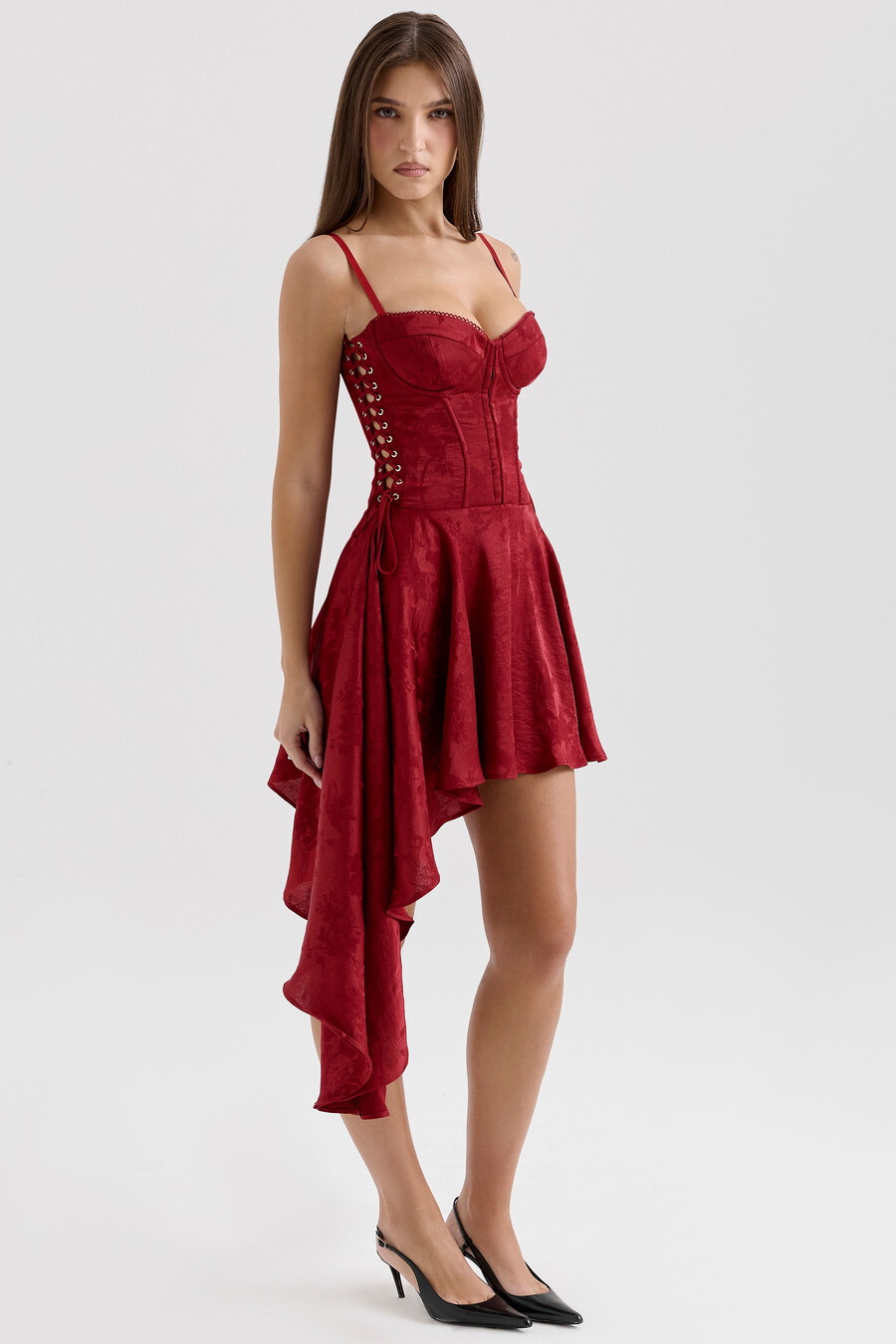 vinröd jacquard satin draperad miniklänning
