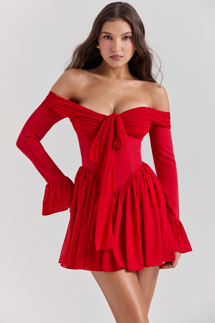 scharlakansröd off shoulder-klänning