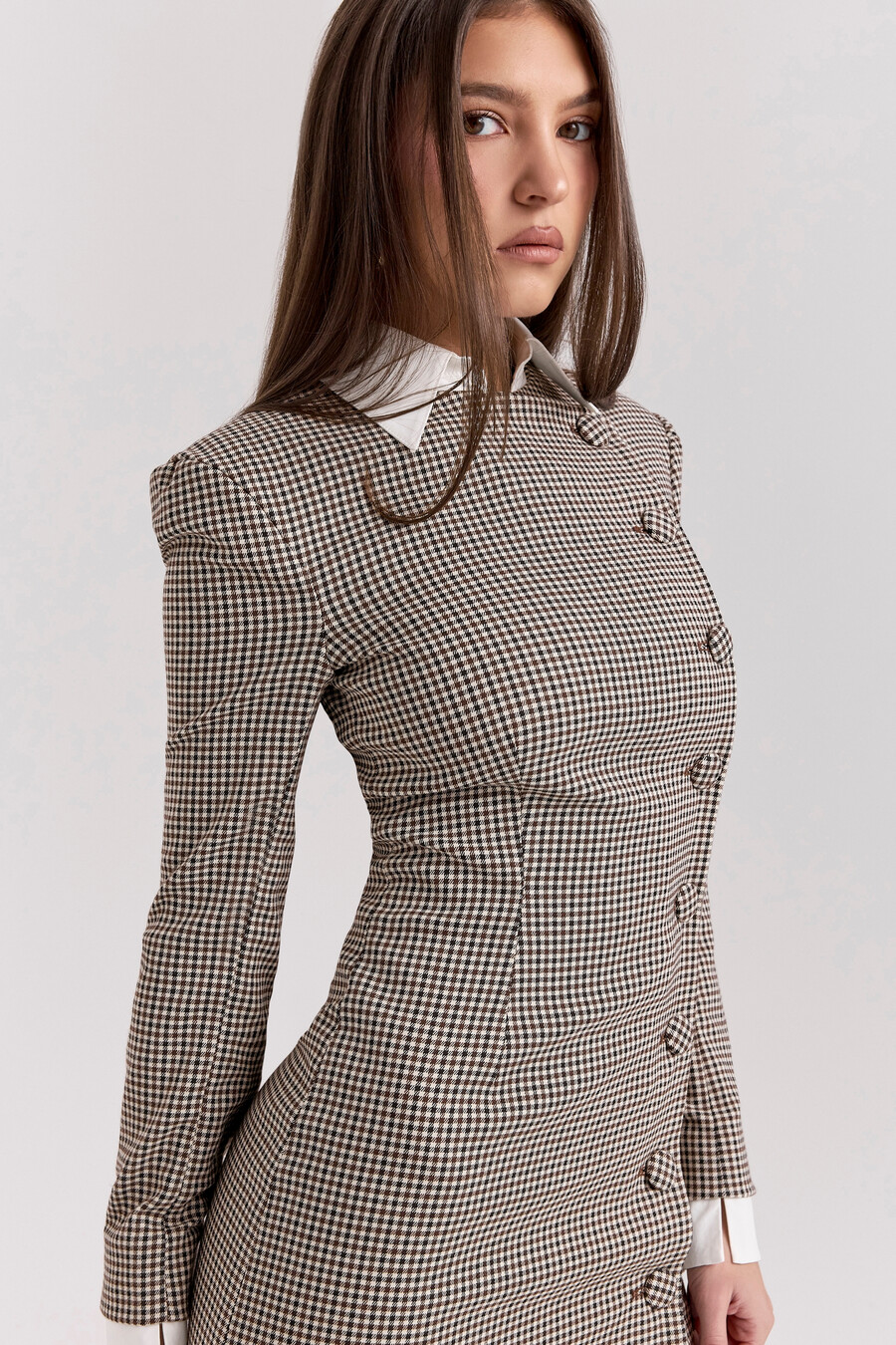 brun rutig miniklänning med bodycon-motiv