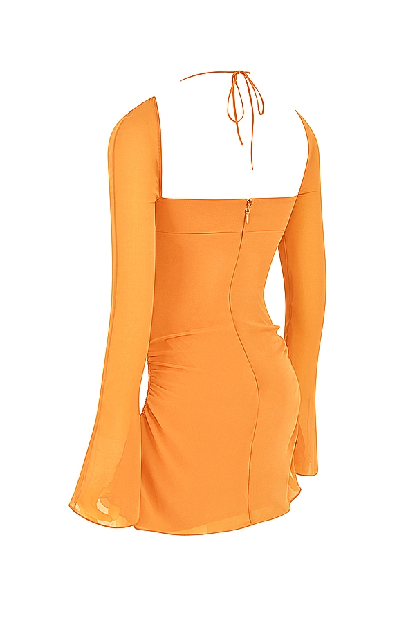 tangerinefärgad chiffongklänning med halterneck