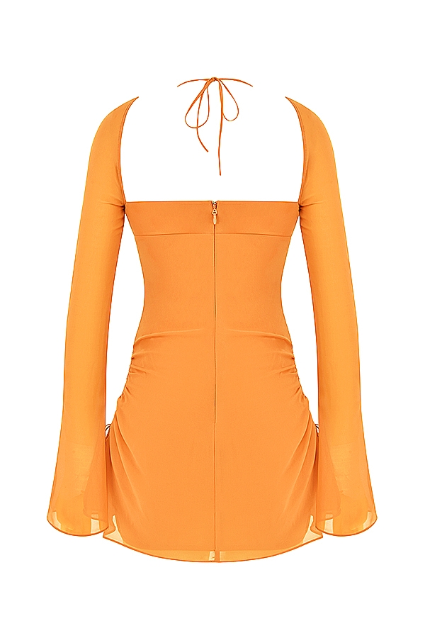 tangerinefärgad chiffongklänning med halterneck