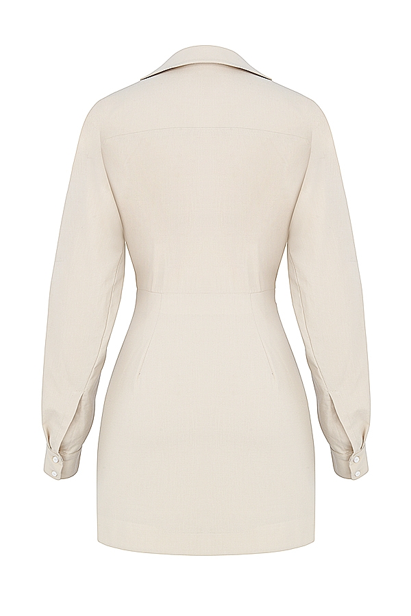 beige linneklänning med utskurna detaljer