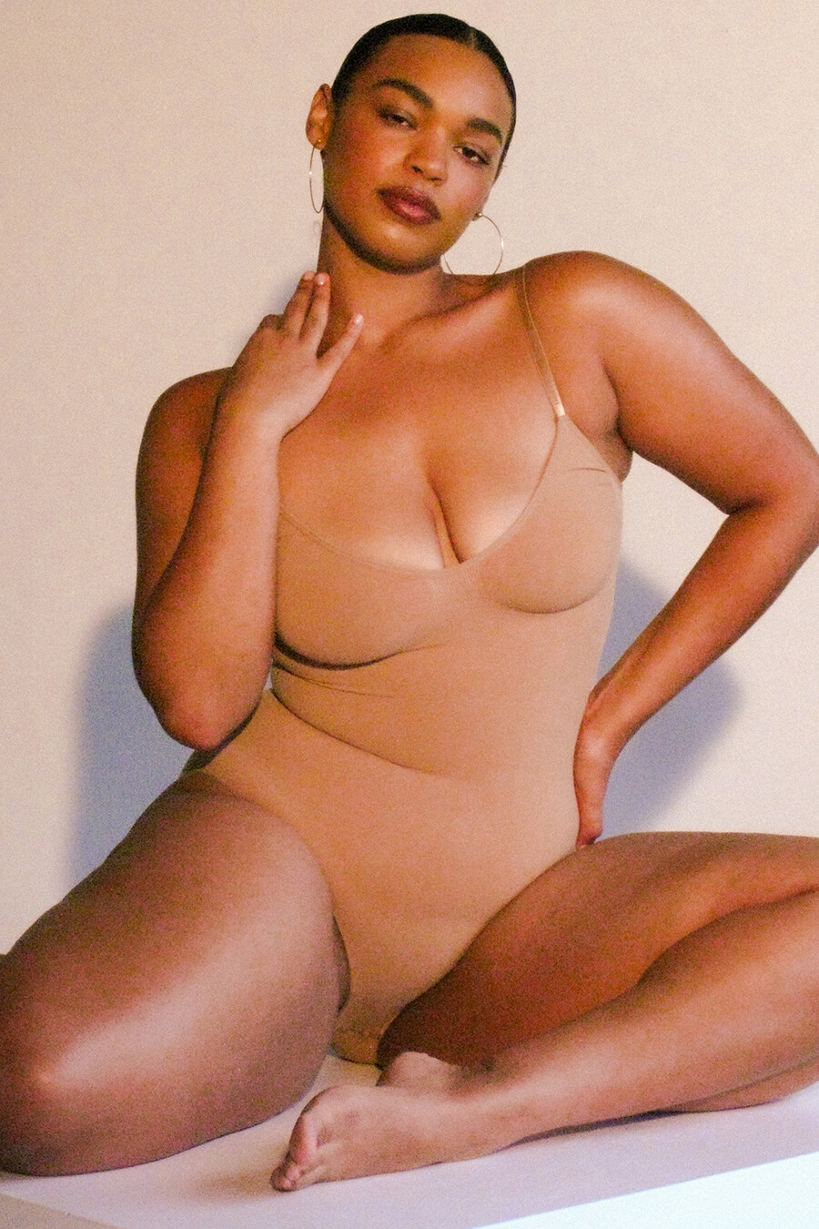 skulpterande heltärmad bodysuit cafe au lait