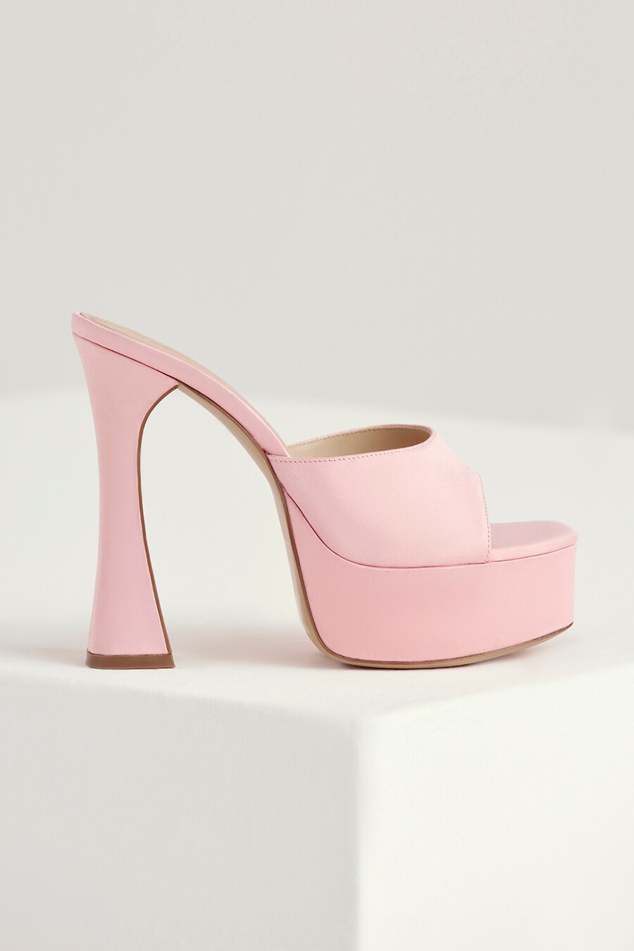 rosa platåslip-ins i satin