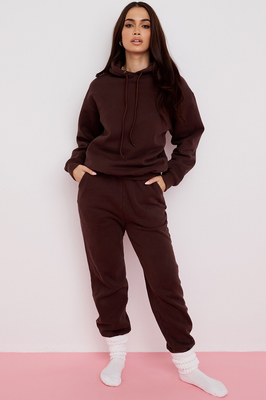 chokladfärgade joggingbyxor med fleece baktill