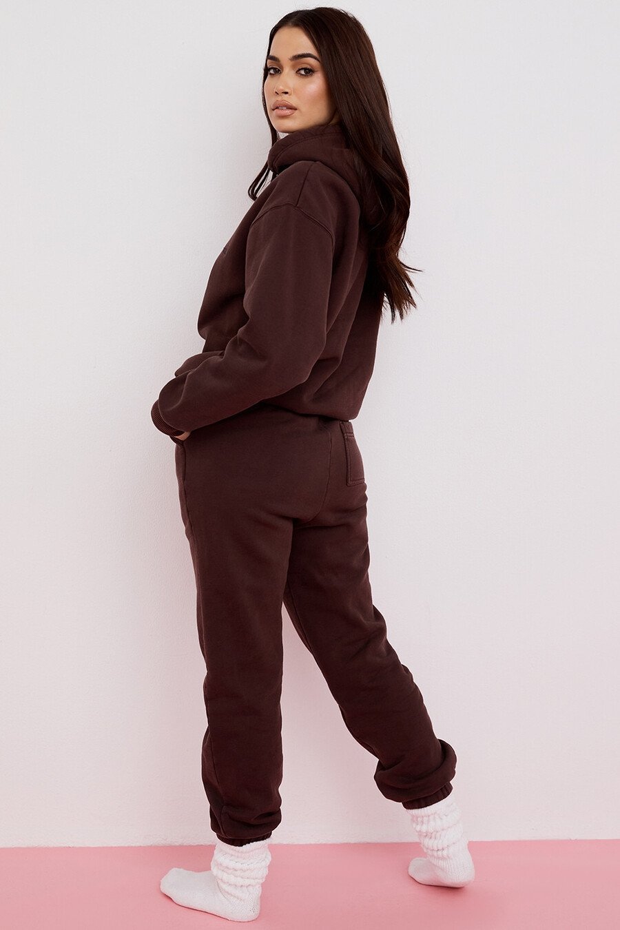 chokladfärgade joggingbyxor med fleece baktill