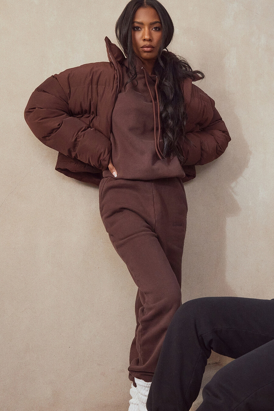 chokladfärgade joggingbyxor med fleece baktill