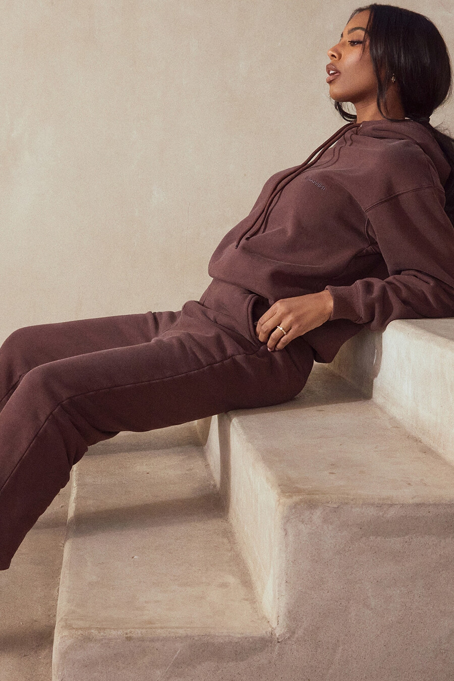 chokladfärgade joggingbyxor med fleece baktill